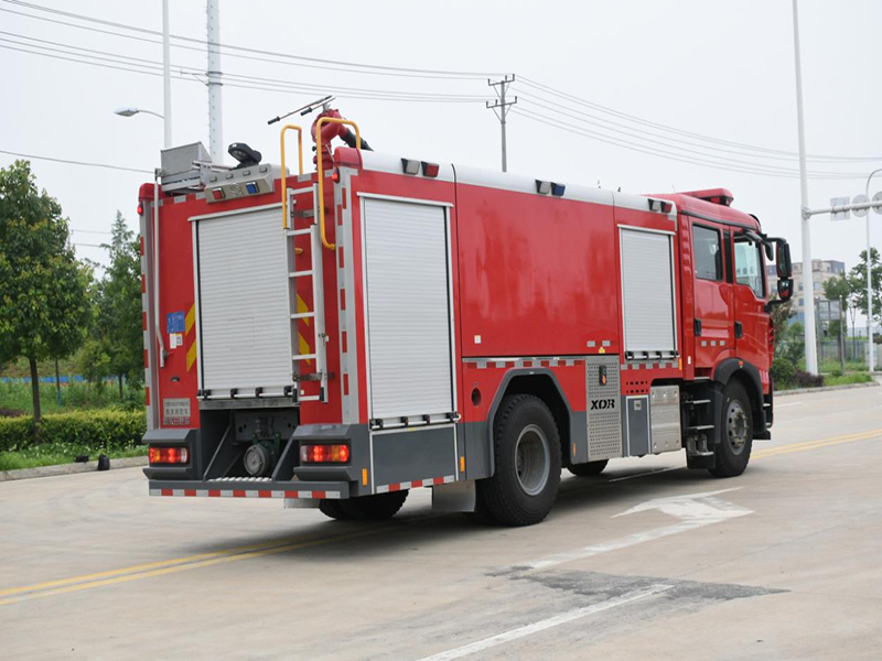 國六8噸重汽T5G泡沫消防車