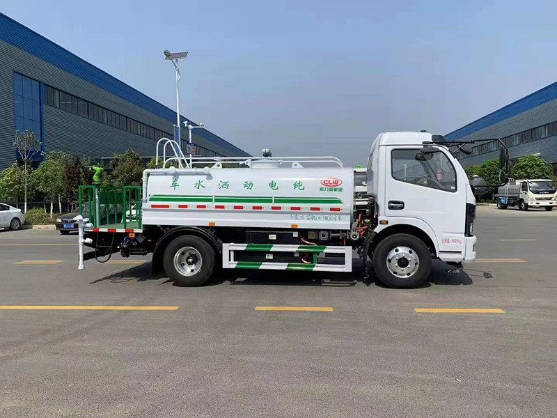 東風多利卡5噸純電動灑水車